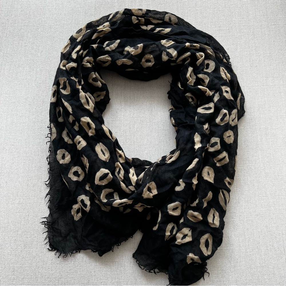 MARC JACOBS Kiss Print Scarf